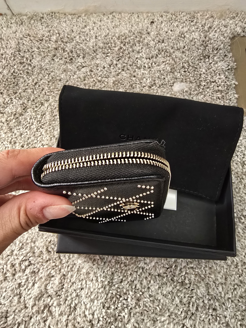 CHANEL Black Quilted Card Wallet with Gold CC Studs - Picture 3 of 7